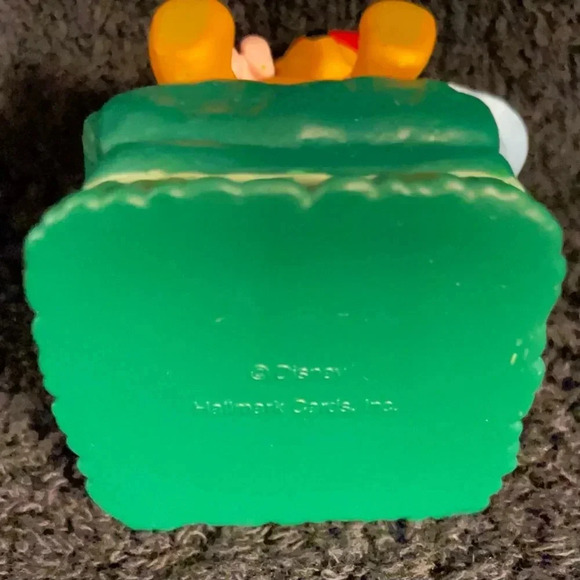 Vintage Hallmark 1997 Winnie the Pooh Piglet Waitin on Santa Christmas Ornament - Picture 8 of 8